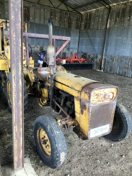 Massey Ferguson Industrial Tractor MF 702 1967 Work Bull 4cyl diesel