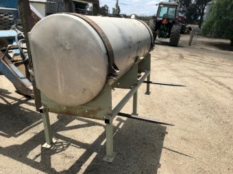 Portable diesel tank