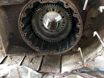 KOBELCO K909 require Both Final Drive Reduction Gearboxes