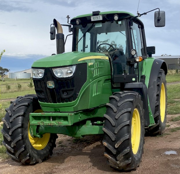 2014 John Deere 140M Tractor