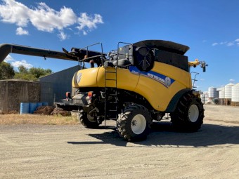 2012 New Holland CR 8090 Header