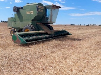 Horwood Bagshaw 2140 Header with open and comb fronts