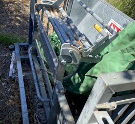 Arrow Quip sheep handler