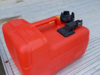 V20 hp Johno and Jono motor and fuel tank