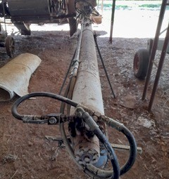 Seed grain and fertiliser divider for tip truck