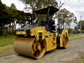 2016 Caterpillar CB44B Articulated Twin Smooth Drum Roller