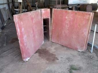 Seed grain and fertiliser divider for tip truck