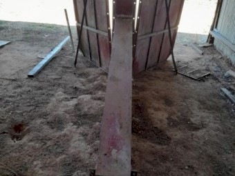 Seed grain and fertiliser divider for tip truck