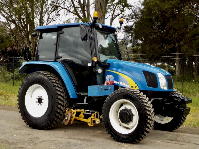 2014 New Holland T5040 4x4 85 hp Tractor