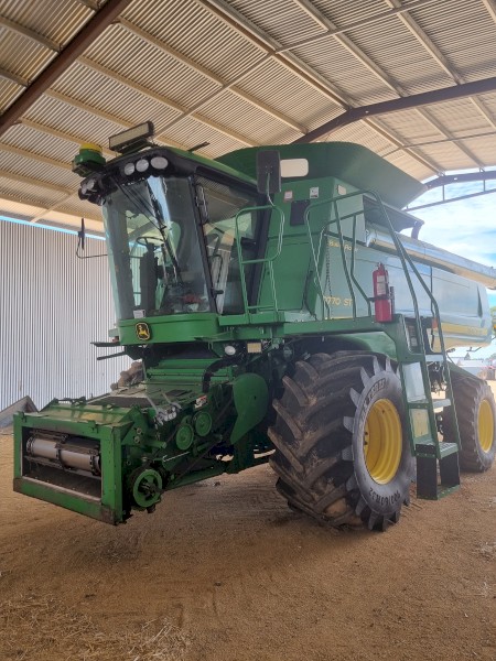 John Deere 9770 STS Header with JD 640D Draper Front & Trailer