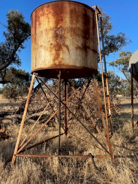 Fuel tank (300-500 gallons)