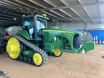 2005 John Deere 8520T Tractor