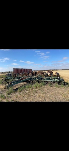 5160 Shearer bar with finger harrows with airseeder box