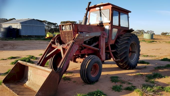 International 866 Tractor
