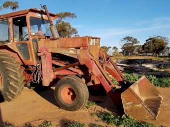 International 866 Tractor