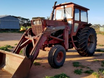 International 866 Tractor