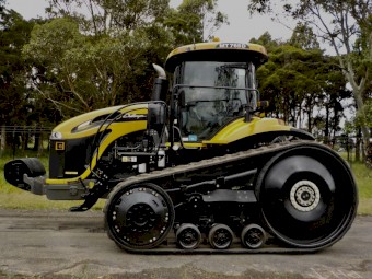 Late Model 2015 Challenger MT765D 386 hp Rubber Tracked Tractor