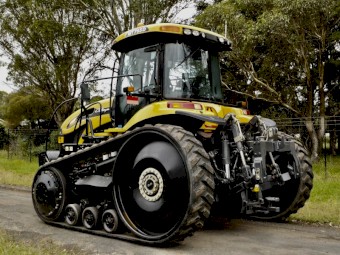 Late Model 2015 Challenger MT765D 386 hp Rubber Tracked Tractor