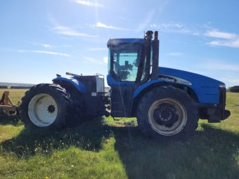 New Holland TJ425 Tractor with O'Brien Laser Bucket