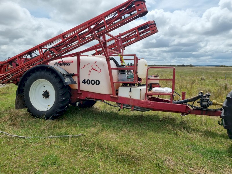 2011 Cropland Pegasus 4024 Boom Spray