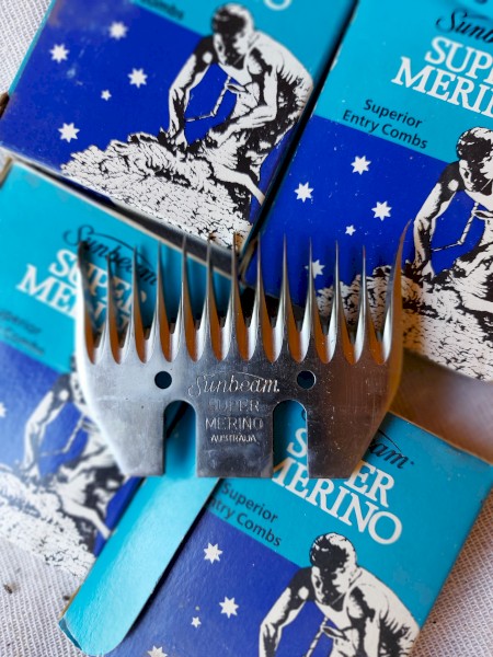 COMBS - Sunbeam Super Merino    superior entry combs.    25 COMBS - Five boxes x 5 combs.  .      