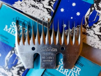 COMBS - Sunbeam Super Merino    superior entry combs.    25 COMBS - Five boxes x 5 combs.  .      