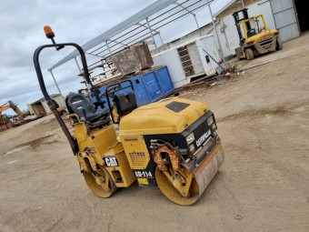 Cat CB-114 vibrating Roller