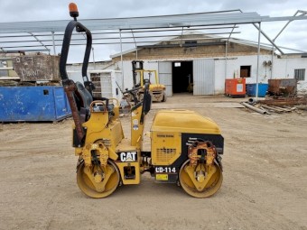 Cat CB-114 vibrating Roller