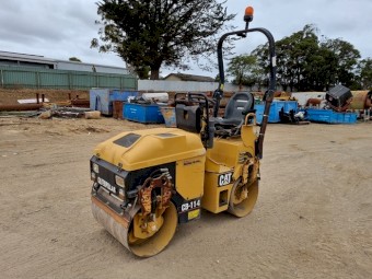 Cat CB-114 vibrating Roller