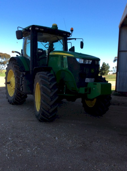 2017 John Deere 7210R Tractor