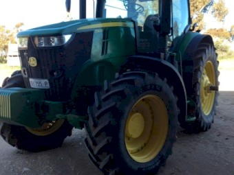 2017 John Deere 7210R Tractor