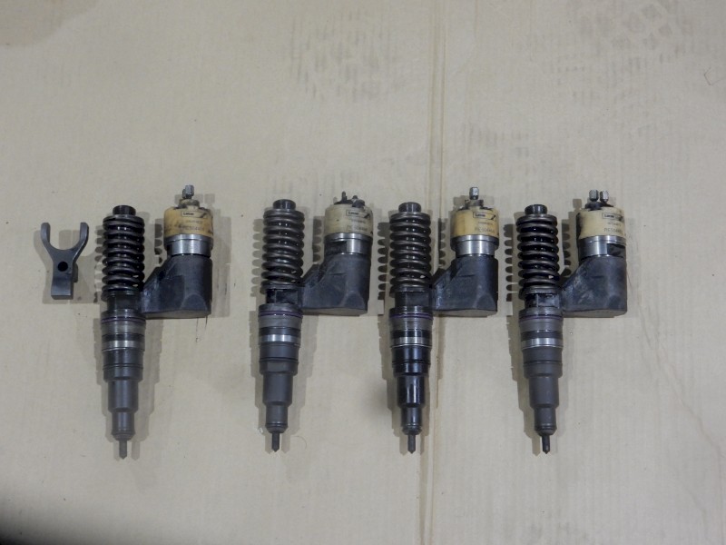 John Deere injectors