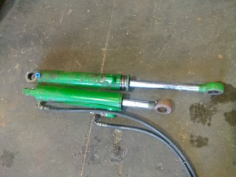 John Deere steering rams