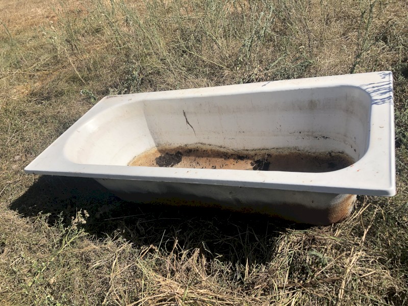 Cast iron bathtub 