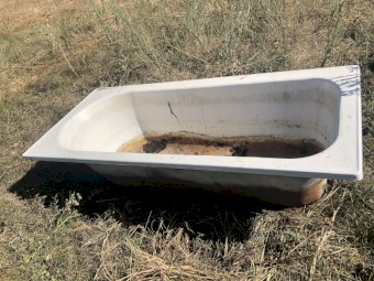 Cast iron bathtub 