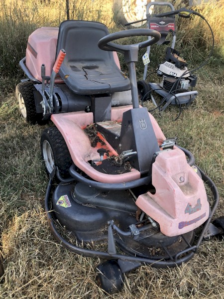Husquvarna ride on front mower