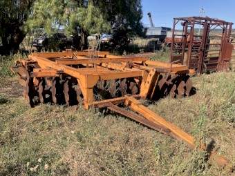 Offset disc plough