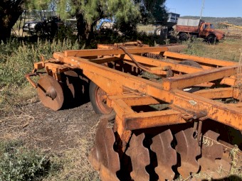 Offset disc plough