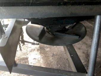 1 tonne trailing Crump spreader
