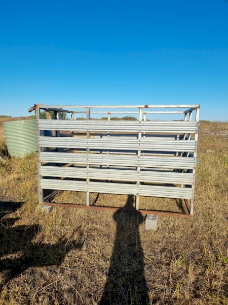 Stock crate 10ft x 6 ft