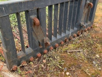 Rock/stick/hay/silage bucket for loader