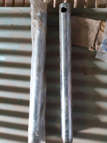 CASE IH 2188 Parts     Chrome Shafts for feeder house lift rams