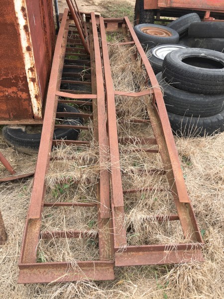 Machinery loading ramps