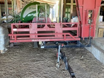 New Holland 568 Small Baler & Rebel 15 Bale Accumulator & Grab