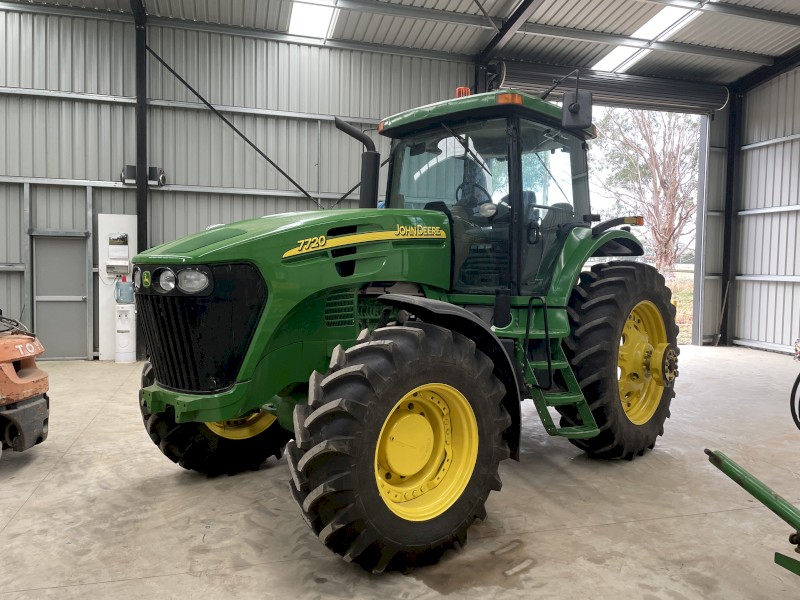 2004 John Deere 7720 MFWD Tractor