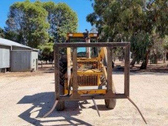 Under Auction - (A190) Chamberlain 4080B FEL Tractor 