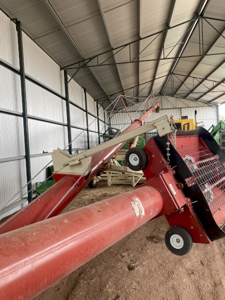 Farm King 1070 Swing Away Auger