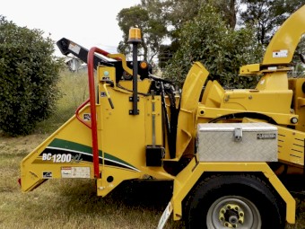Late Model 2015 Vermeer BC1200XL Commercial 13" Diesel Wood Chipper