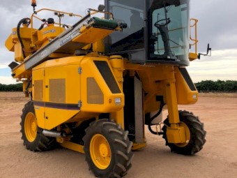 LEDA P-16 Self Propelled Grape Harvester