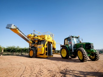  H-Series B152 Tractor Tow Grape Harvester 